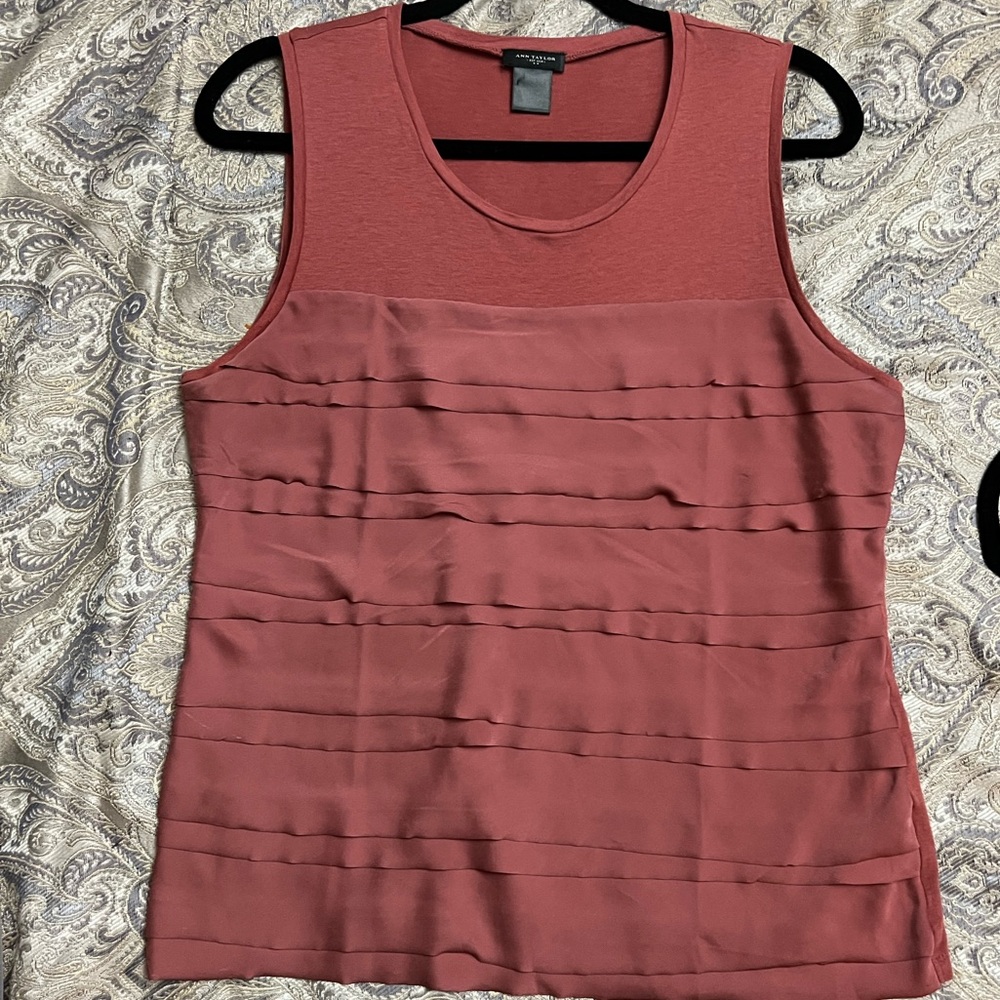 Ann Taylor size L layering blouse in Good condition, perfect for fall